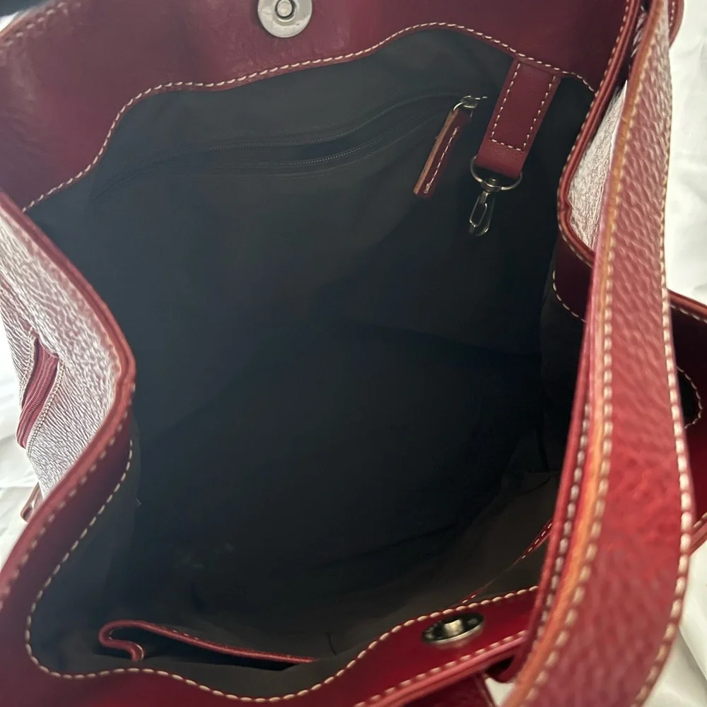 Sundance Red Shoulder Bag Sleek Design - Picture 6 of 6